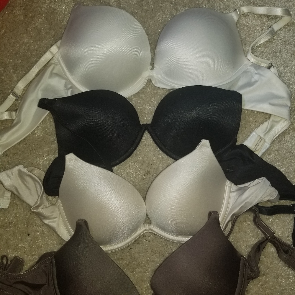 4 push up bras-3 arie, 1-calvin KLEIN